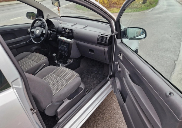 Volkswagen Fox cena 6900 przebieg: 181000, rok produkcji 2006 z Węgliniec małe 154